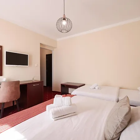 安通旅馆 招待所 Sukošan