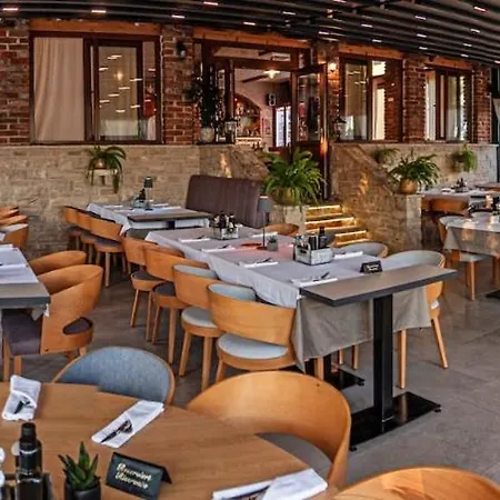 Anton Πανσιόν 3*